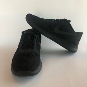 Nike Free Run 10 All Black Athletic Shoe